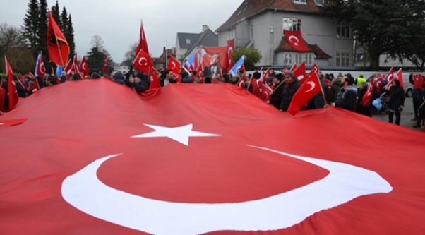 Kopenhag’da Türkiye’ye destek mitingi