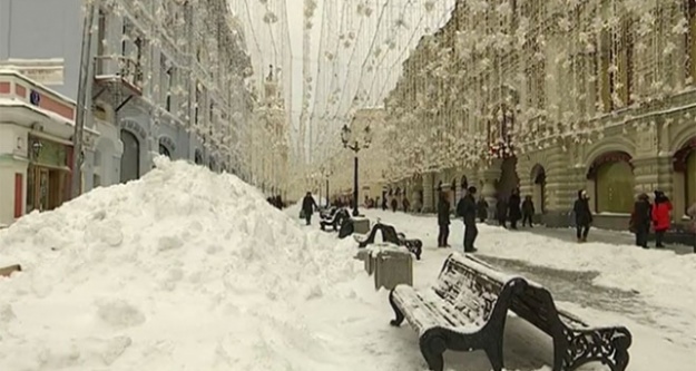 Moskova'da son 60 yılın kar rekoru