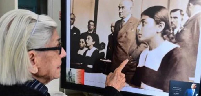 Atatürk'le  aynı karede resmi olan Remziye Tatlı, hayatını kaybetti