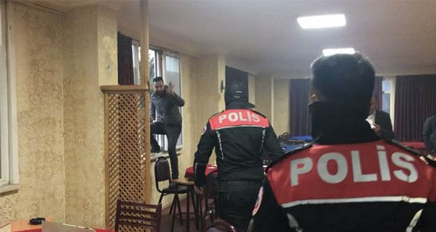 Polis baskın yaptı, ceza ödememek için camdan atladılar