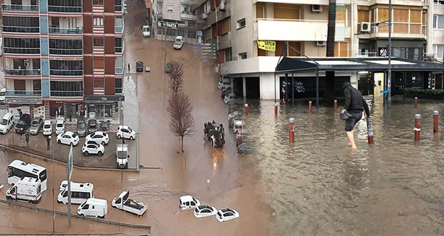 İzmir'de sağnak yağmur felaketi hayatı felç etti