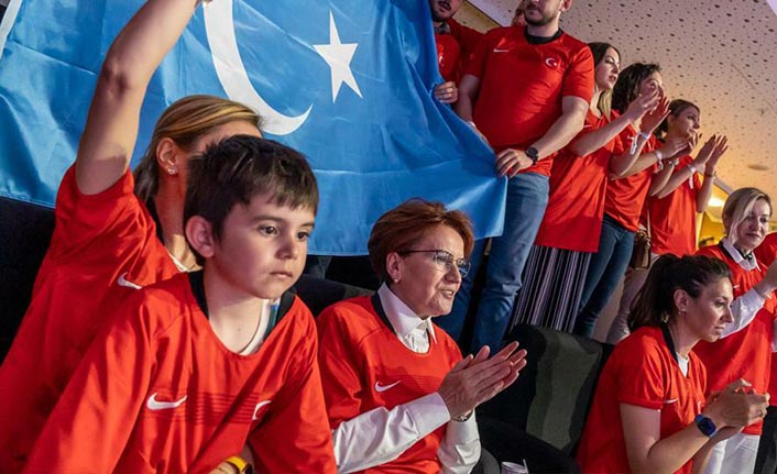 Akşener: Türkiye-Çin voleybol maçını izledi