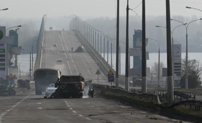 Ukrayna, Herson'da kritik köprüyü vurdu