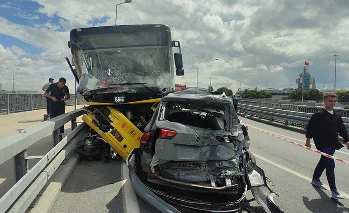 İETT otobüs kazası yaptı: 13 yaralı