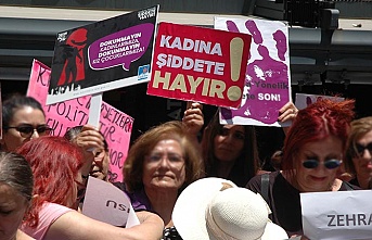 izmir'de kadın cinayetleri eylemi