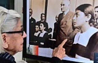 Atatürk'le aynı karede resmi olan Remziye Tatlı,...