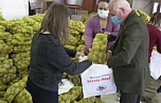 10 ton patates ihtiyaç sahiplerine dağıtıldı
