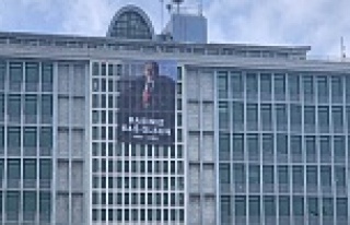 İBB binasına Kadir Topbaş'ın afişi asıldı:...