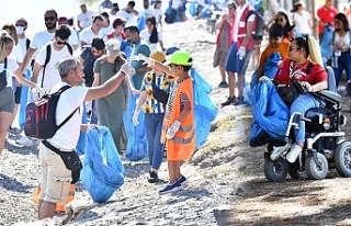 Çevre gönüllüleri 500 kilo çöp topladı