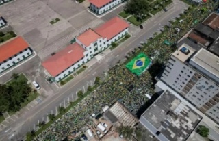 B﻿olsonaro destekçilerinden darbe çağrısı:...