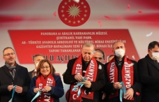 Erdoğan için öğrencilere 'eşofman'...