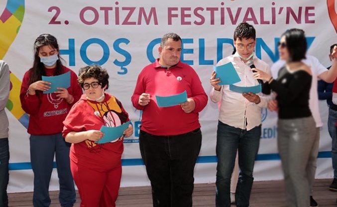 Konak'ta renkli otizm festivali