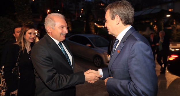 Zapatero: Barış için Türkiye'ye ihtiyaç var
