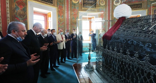 Erdoğan ve Bahçeli Fatih'in türbesini ziyaret etti