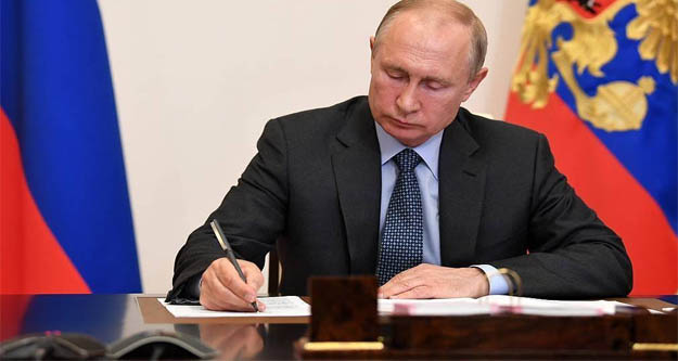 Putin 'İyilik Çemberi Vakfı 'için imzayı attı