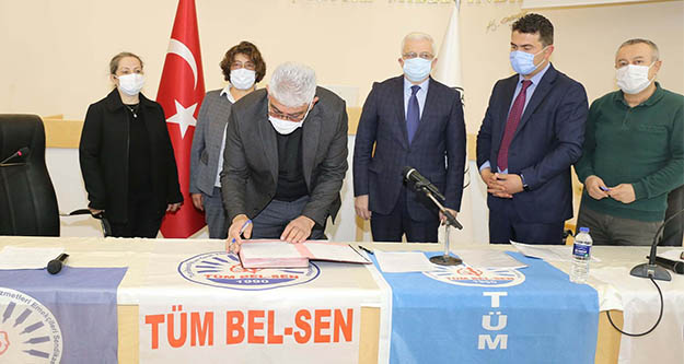 Burhaniye Belediyesi KESK’e bağlı TÜMBEL-SEN ile sözleşme imzaladı
