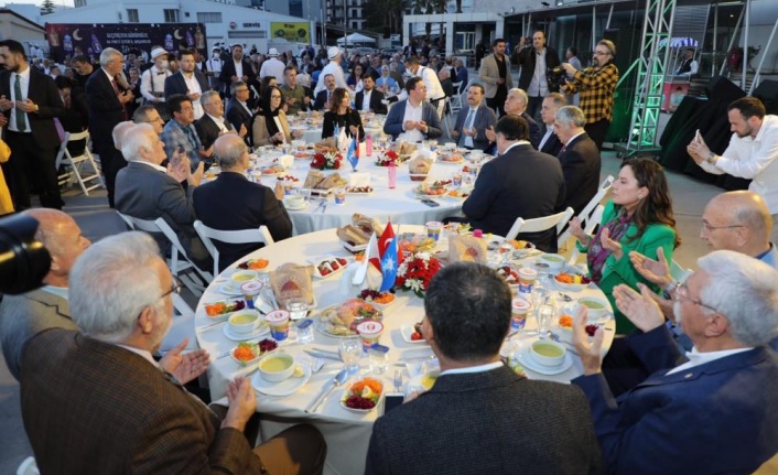 AK Parti İzmir'den Vefa İftarı