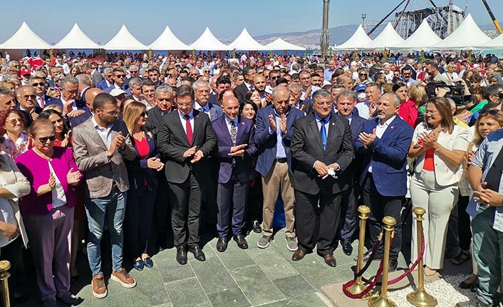 CHP İzmir'de çifte kutlama
