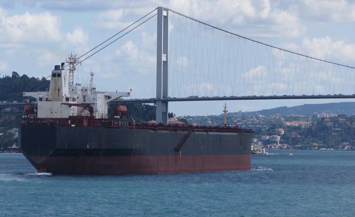 İstanbul boğazı gemi trafiğine açıldı