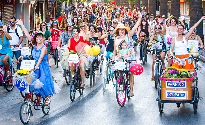 Süslü Kadınlar Bisiklet Turu'na    çağrısı