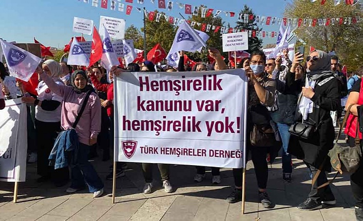 Hemşirelerden Ankara'da eylem: Bu sistem içinde mutsuzuz!