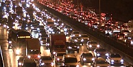 İstanbul'da trafik sıkıştı, sokağa çıkma yasağı başlayamadı!